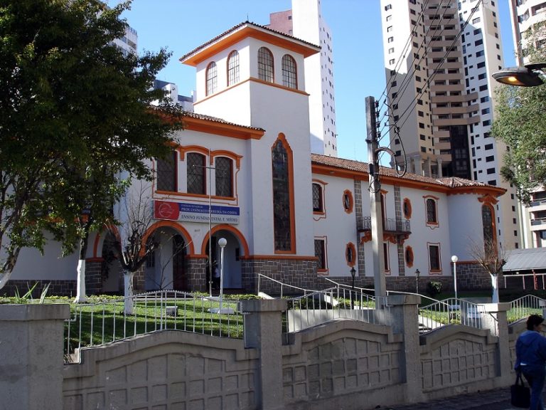 Escolas Estaduais de Curitiba recebem R$28 milhões para obras