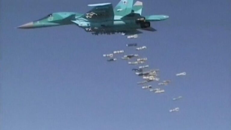 A still image, taken from video footage and released by Russia's Defence Ministry on August 18, 2016, shows a Russian Sukhoi Su-34 fighter-bomber based at Iran's Hamadan air base dropping off bombs in the Syrian province of Deir ez-Zor. Ministry of Defence of the Russian Federation/Handout via REUTERS