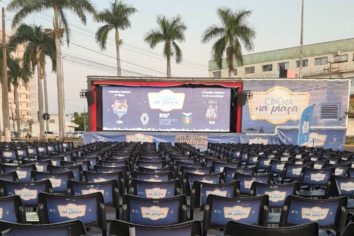 Arapoti: cinema na praça