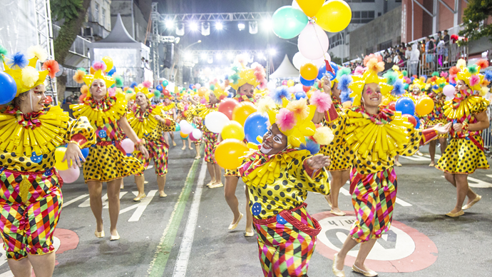 Programação dos desfiles de carnaval em Curitiba