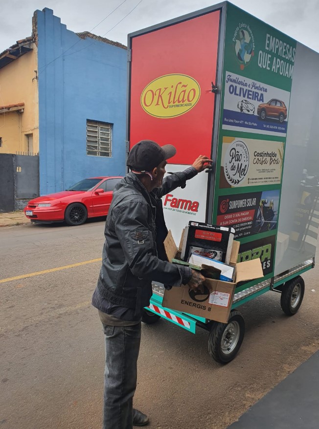Jacarezinho: coleta humanizada é destaque na coleta de lixo reciclável