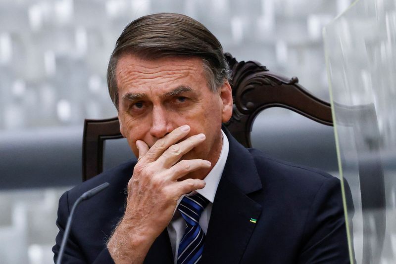 A “visita” de Bolsonaro à embaixada húngara é o assunto do momento