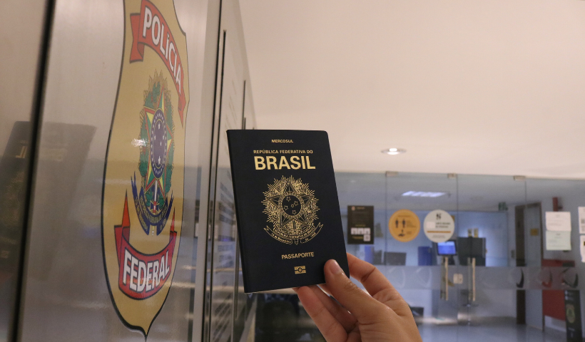 Bolsonaro quer seu passaporte de volta