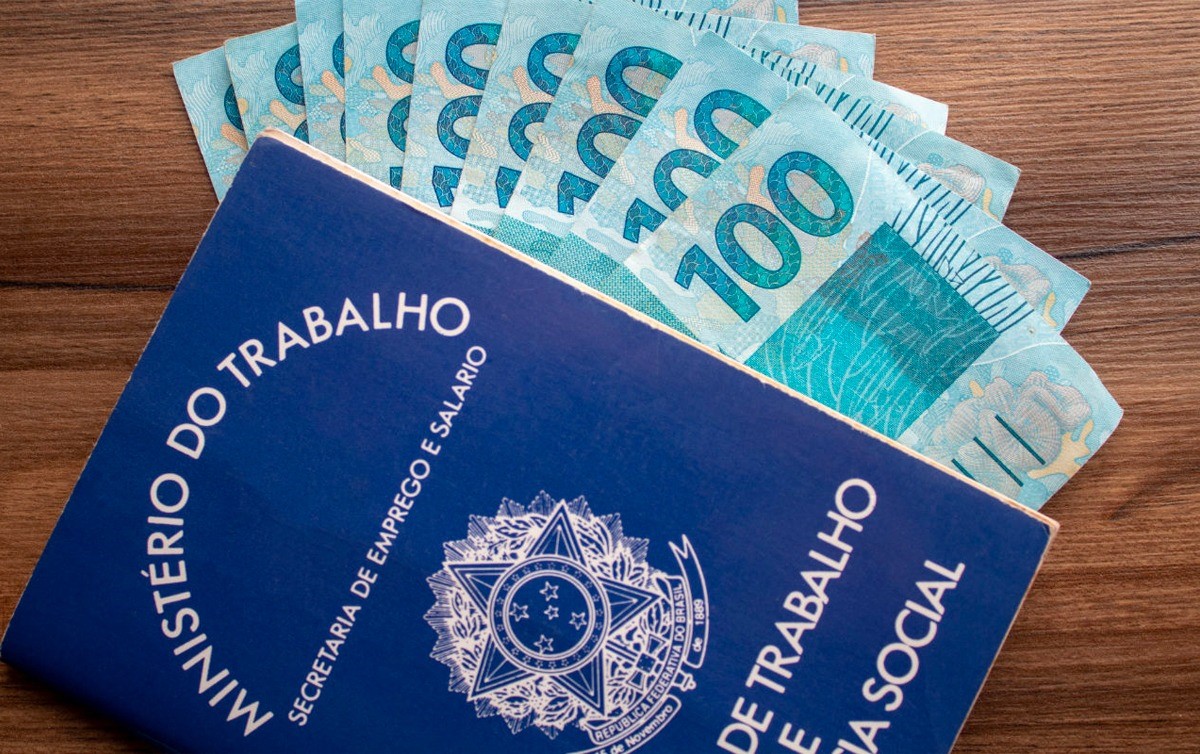 Piso regional do Paraná chega a R$2.275,36