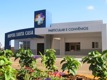 Santa Casa de Campo Mourão fecha UTI neonatal e crianças foram transferidas de helicóptero a outros hospitais.