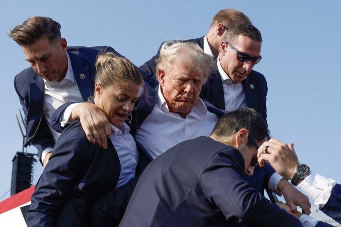 DONALD TRUMP SOFRE ATENTADO DURANTE COMÍCIO (assista ao vídeo)