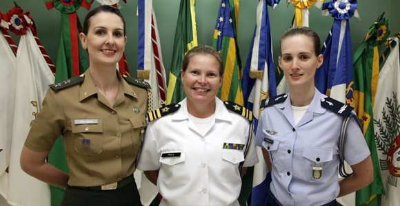 Alistamento militar feminino
