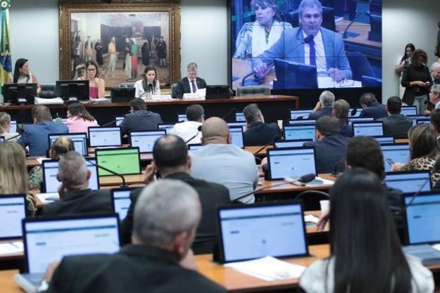 CCJ aprova projetos que limitam poderes do STF e facilitam impeachment de ministros