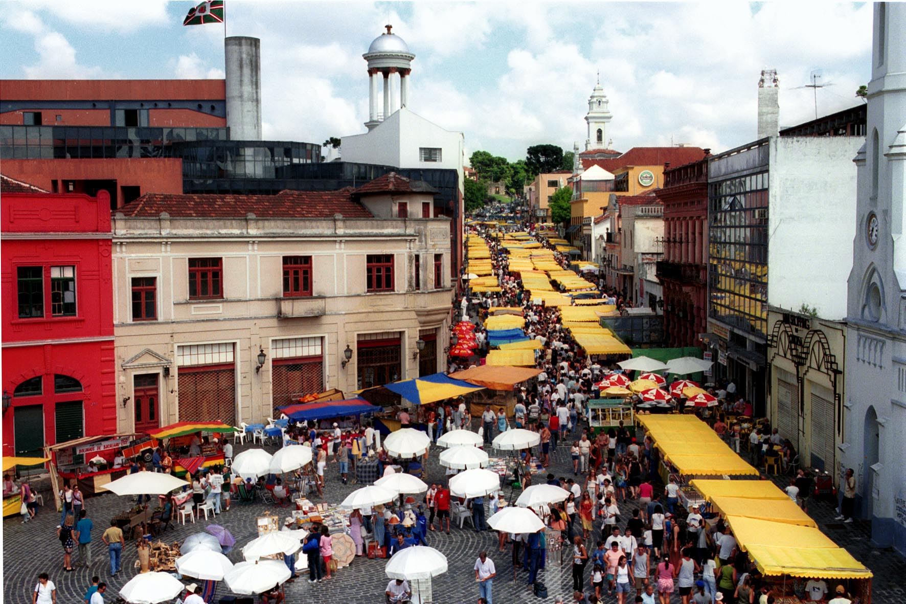 Bairro São Francisco_Feira de Artesanato do Largo da Ordem
Curitiba, 11/02/2001
Foto: Claudio Graziani/SMCS (15249-15)