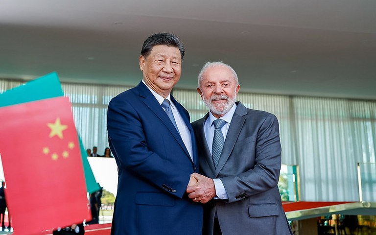 Trump cede nas tarifas, bolsas sobem e Lula anuncia R$ 27 bilhões de investimentos da China no Brasil