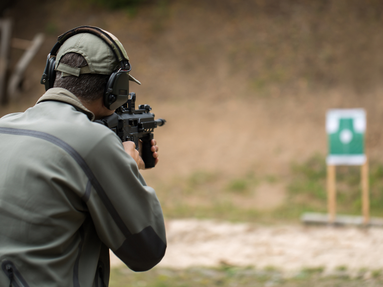 Curitiba quer regulamentar esporte com armas de fogo