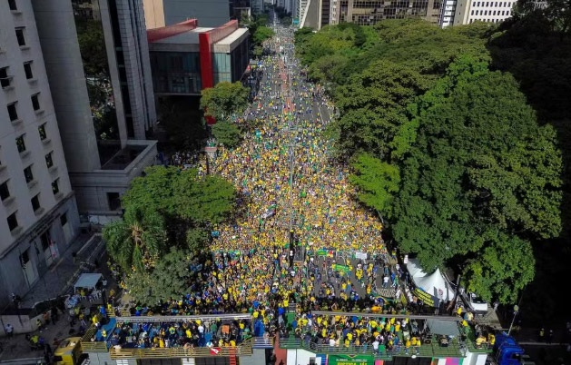 Bolsonaristas na Paulista: menor número