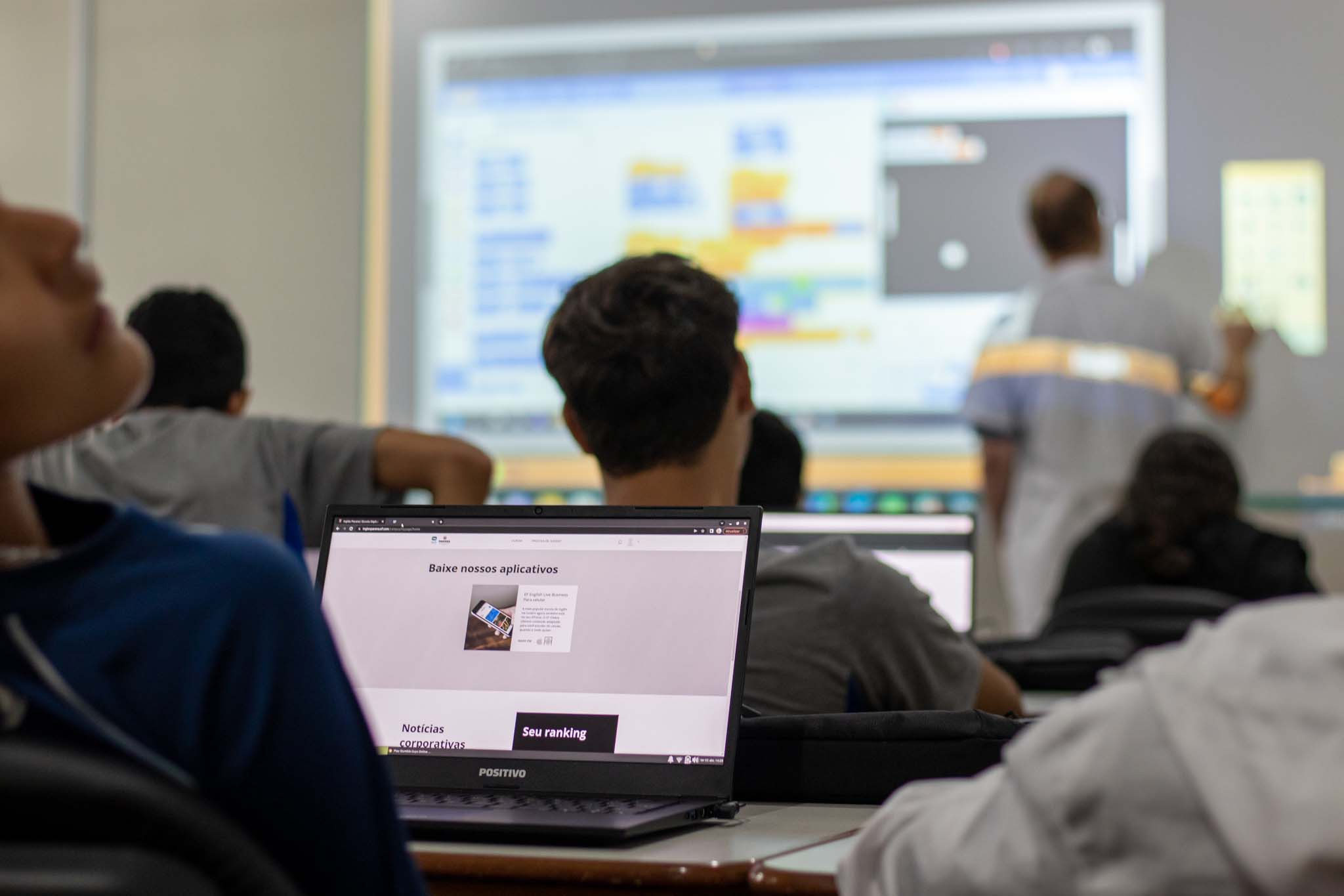 Estado investe em tecnologia e eleva desempenho dos estudantes -