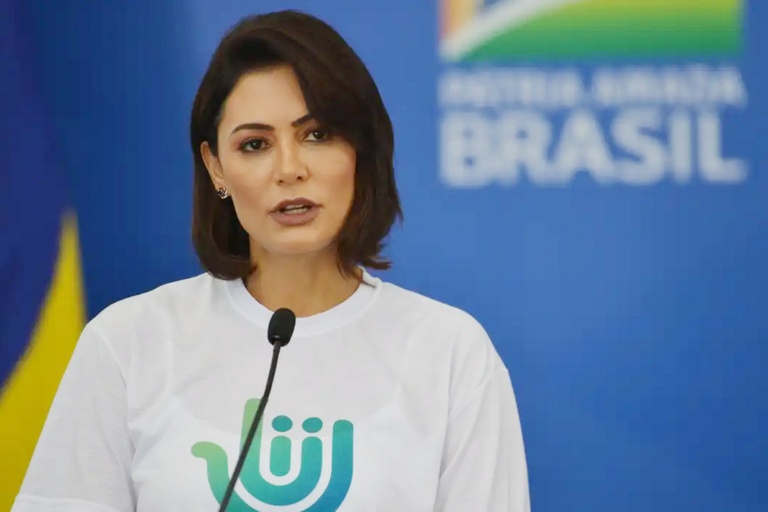 Vereadores de Curitiba querem homenagear Michelle Bolsonaro